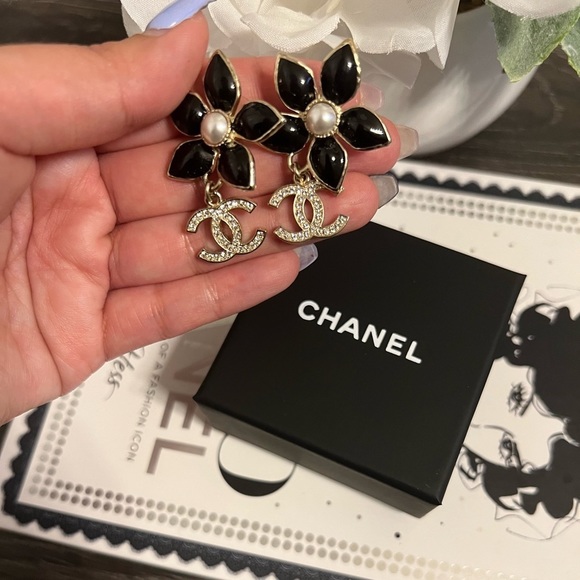 Chanel 22K Flower CC Crystal Drop Earrings - AUTH - Picture 2 of 8